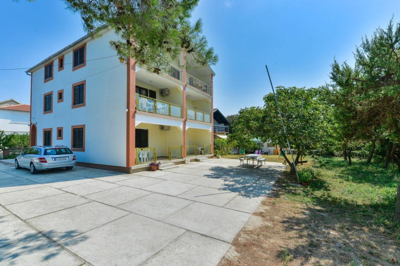 Apartmani Jelena Petrcane Exterior foto