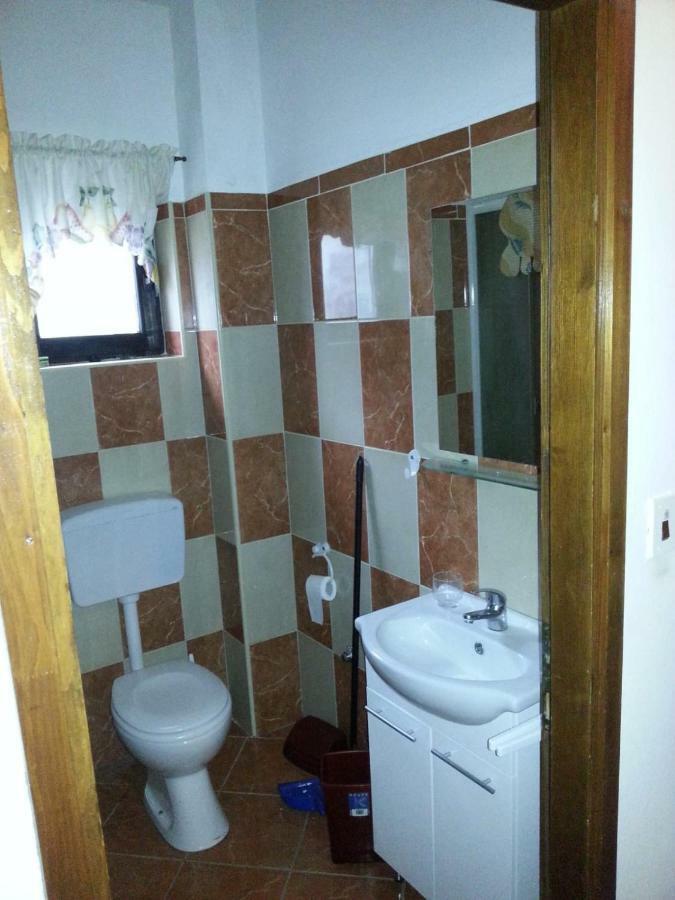 Apartmani Jelena Petrcane Exterior foto