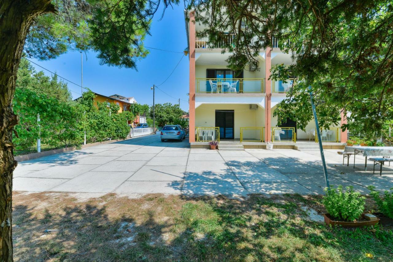Apartmani Jelena Petrcane Exterior foto